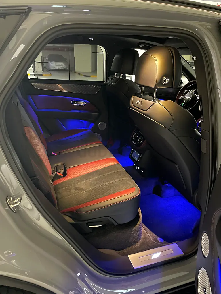 Bentley Bentayga S V8 2023 | Low KM | GCC | Grey - Image 8