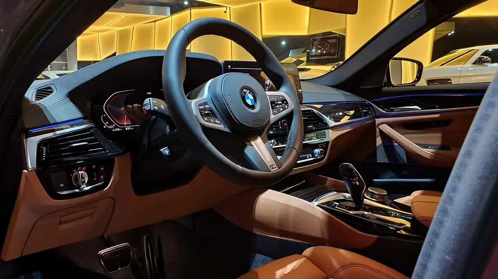 BMW 5-Series 530i M-Kit 2021 GCC 0% D:P EMI Starts from 1800 - Image 11