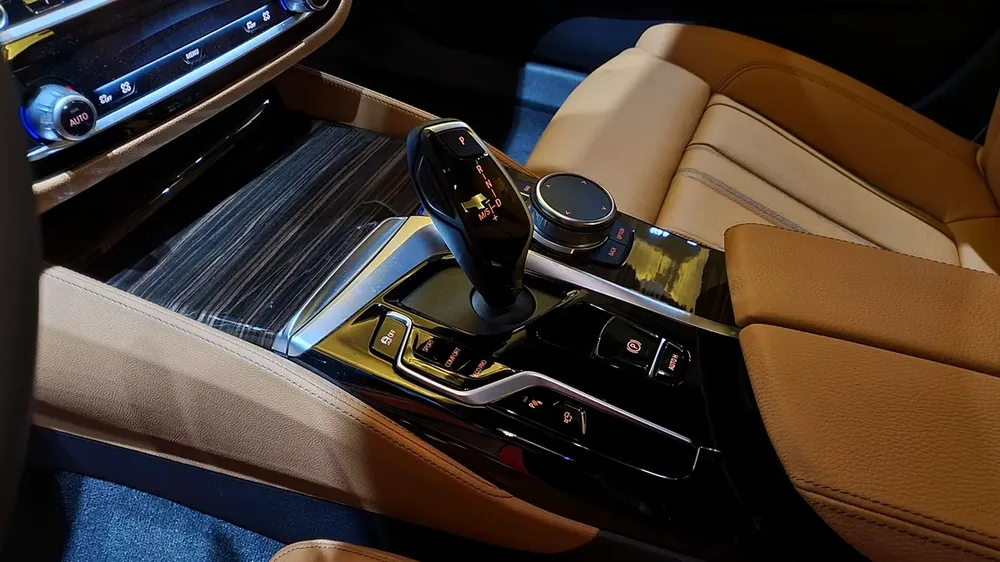 BMW 5-Series 530i M-Kit 2021 GCC 0% D:P EMI Starts from 1800 - Image 12