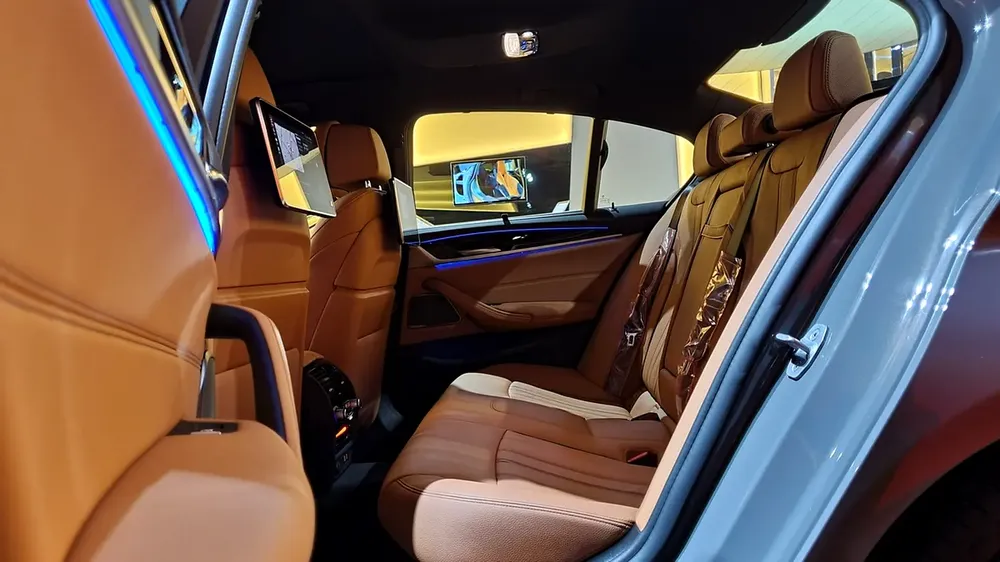 BMW 5-Series 530i M-Kit 2021 GCC 0% D:P EMI Starts from 1800 - Image 15