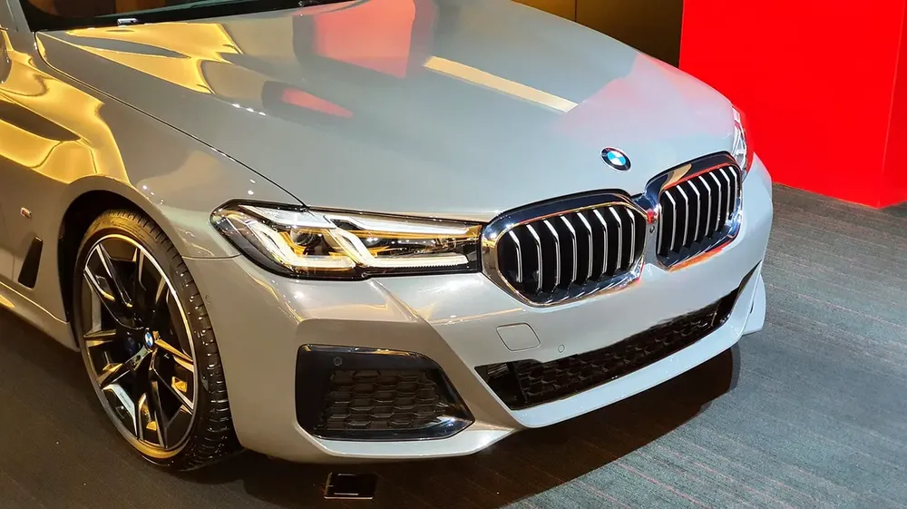 BMW 5-Series 530i M-Kit 2021 GCC 0% D:P EMI Starts from 1800 - Image 4
