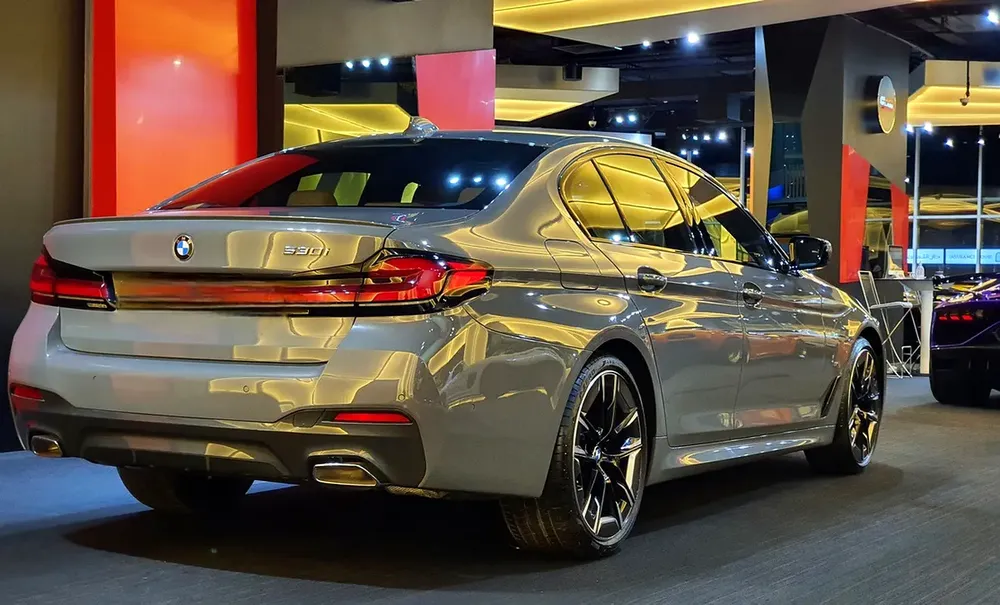 BMW 5-Series 530i M-Kit 2021 GCC 0% D:P EMI Starts from 1800 - Image 7