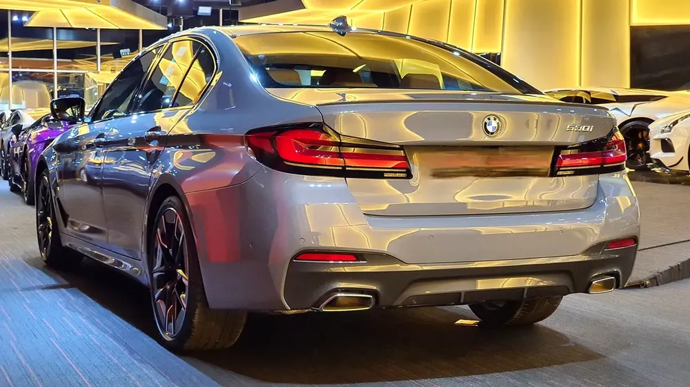 BMW 5-Series 530i M-Kit 2021 GCC 0% D:P EMI Starts from 1800 - Image 9