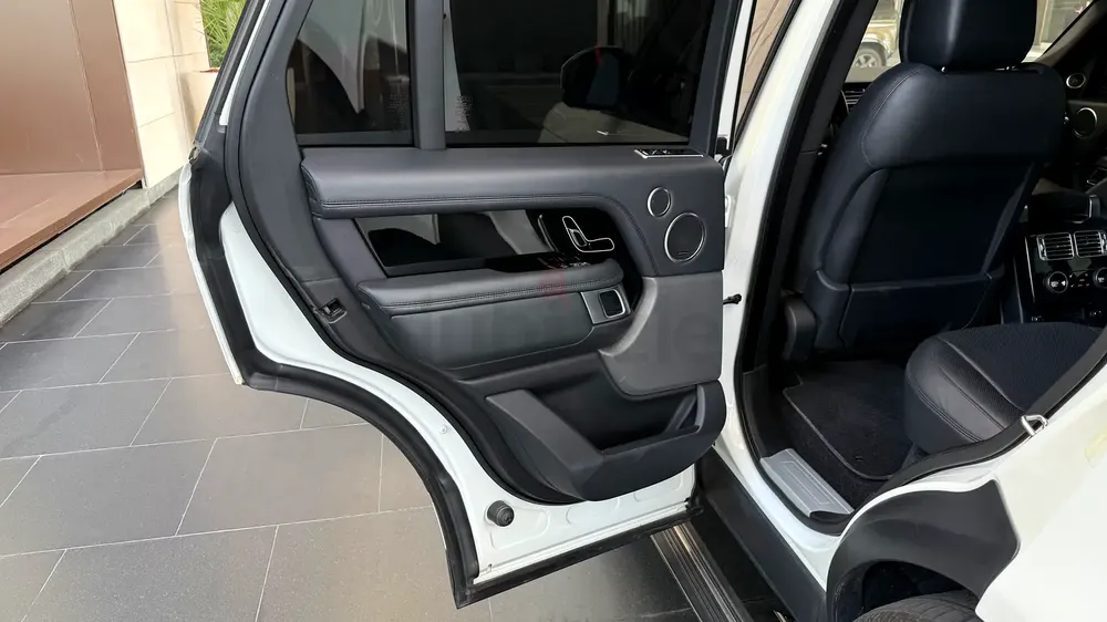 2018 Range Rover Vogue SE Supercharged | Al Tayer Warranty - Image 8