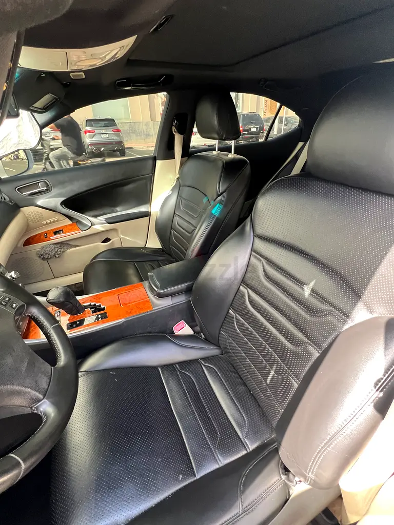 Well Maintained 2009 Lexus IS 300 | GCC Specs | Reliable Luxury - Image 15