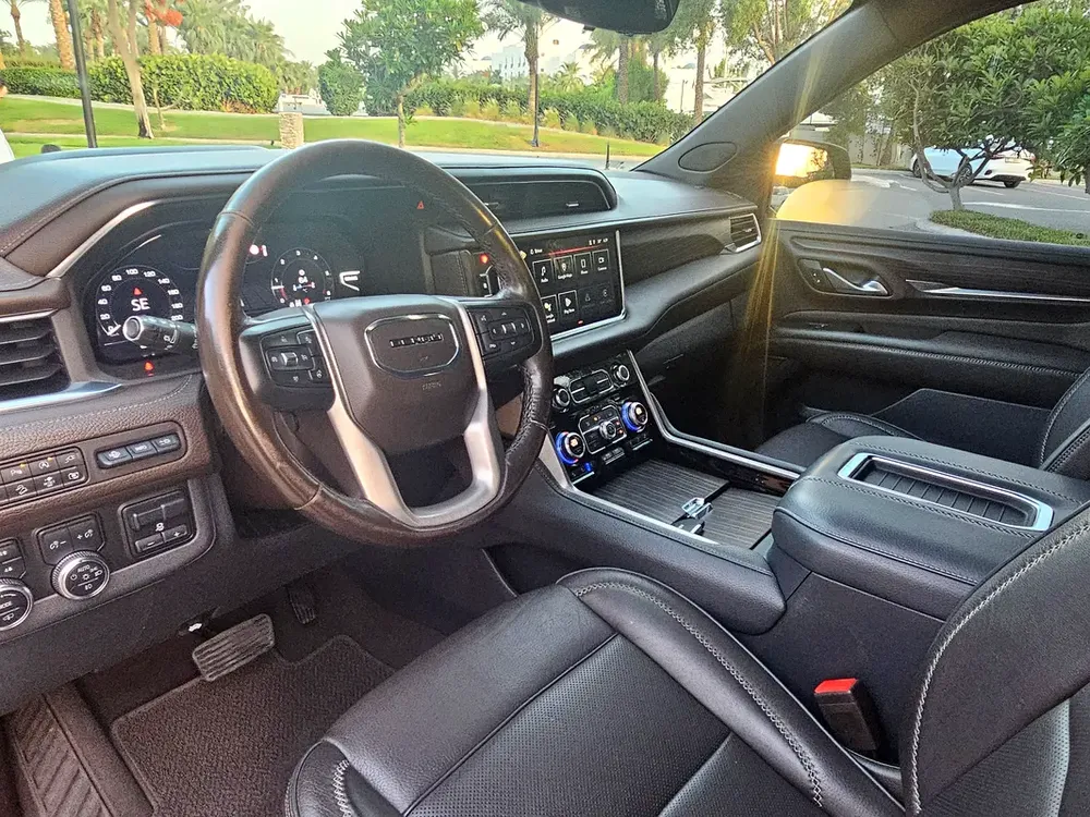 GMC YUKON DENALI ORIGINAL BLACK EDITION - Image 10