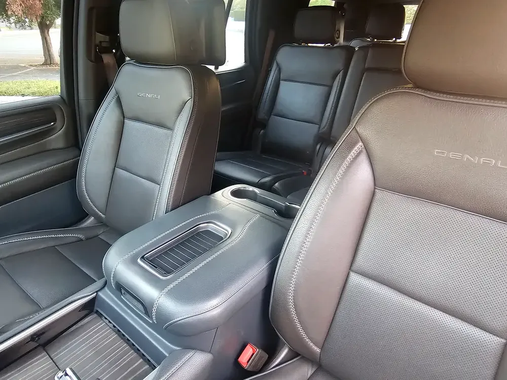 GMC YUKON DENALI ORIGINAL BLACK EDITION - Image 11