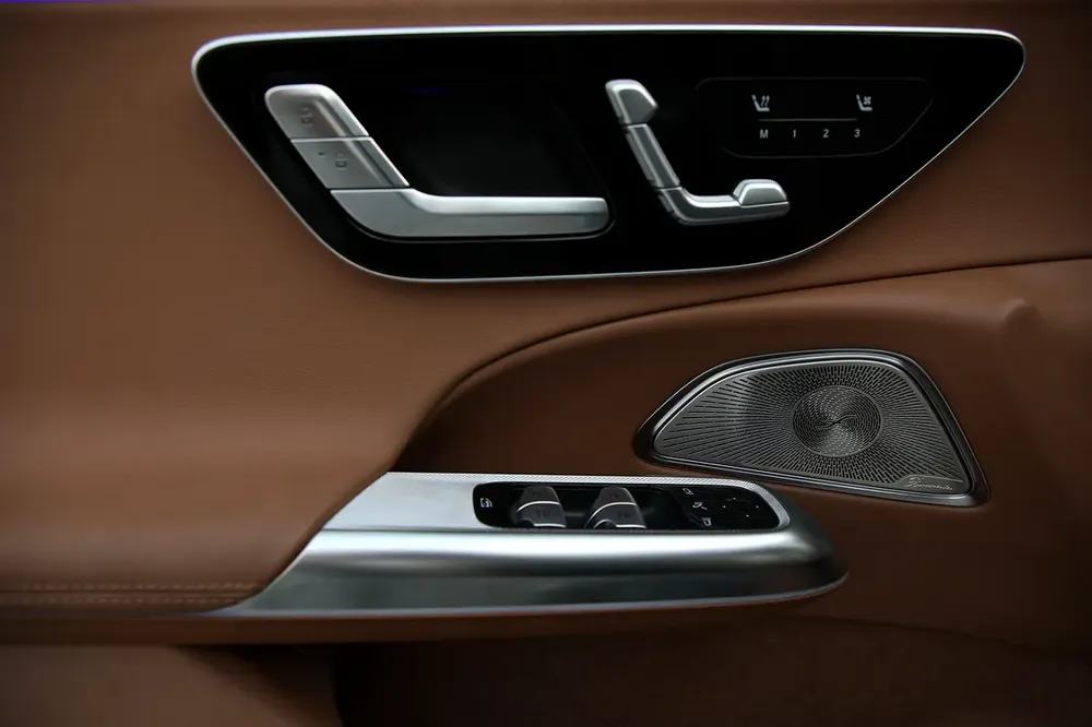MERECEDS BENZ E 300 4MATIC - 2025 - FULLY LOADED - BRAND NEW - Image 9