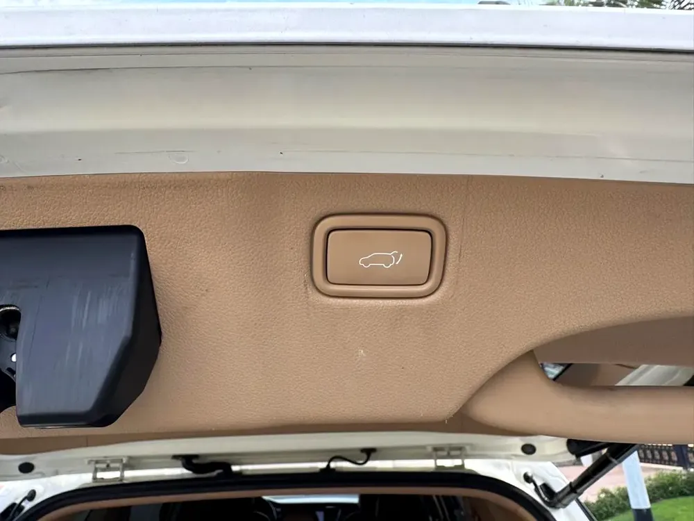 2018 Kia Carnival LX - GCC Specs full option perfect condition car - Image 6