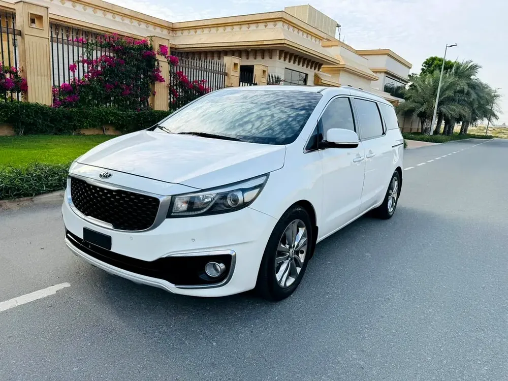 2018 Kia Carnival LX - GCC Specs full option perfect condition car - Image 8