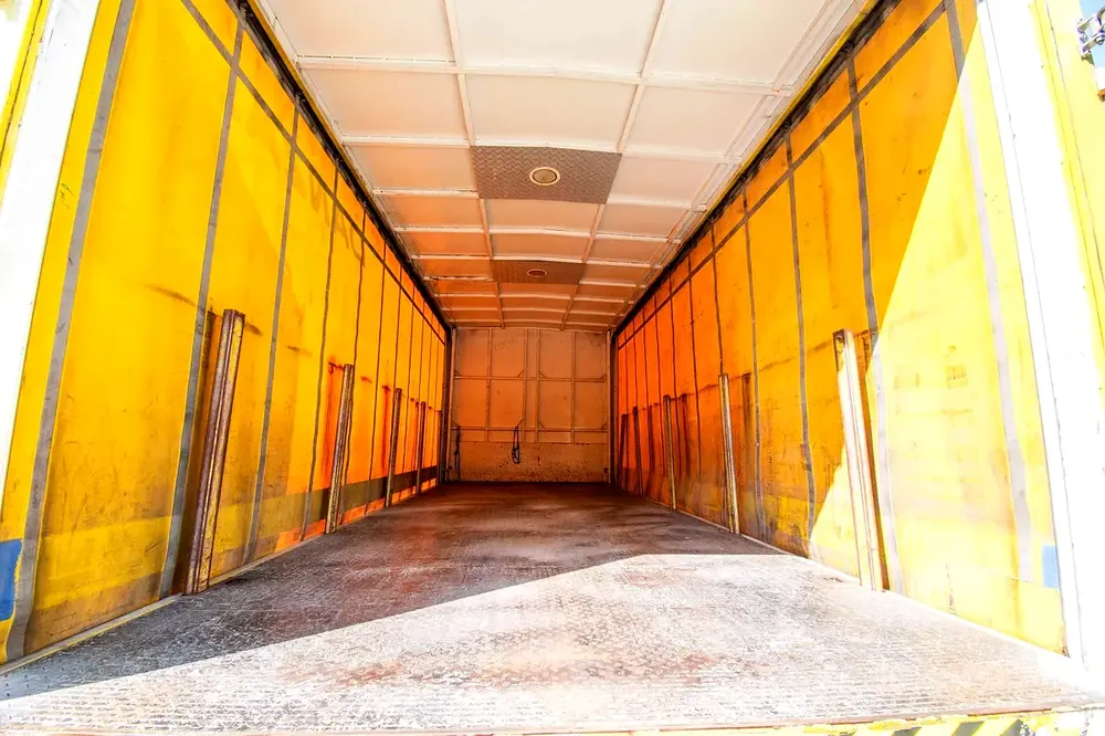 Isuzu FSR Box | 7 Ton Truck | Diesel | GCC Specs | Ref#I02612 - Image 7