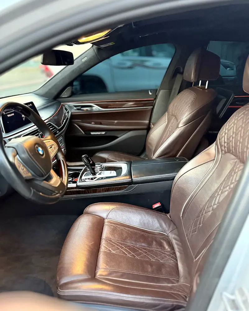 0% DP - 2020 BMW 740li Luxury | GCC Specs | Low Mileage - Image 7