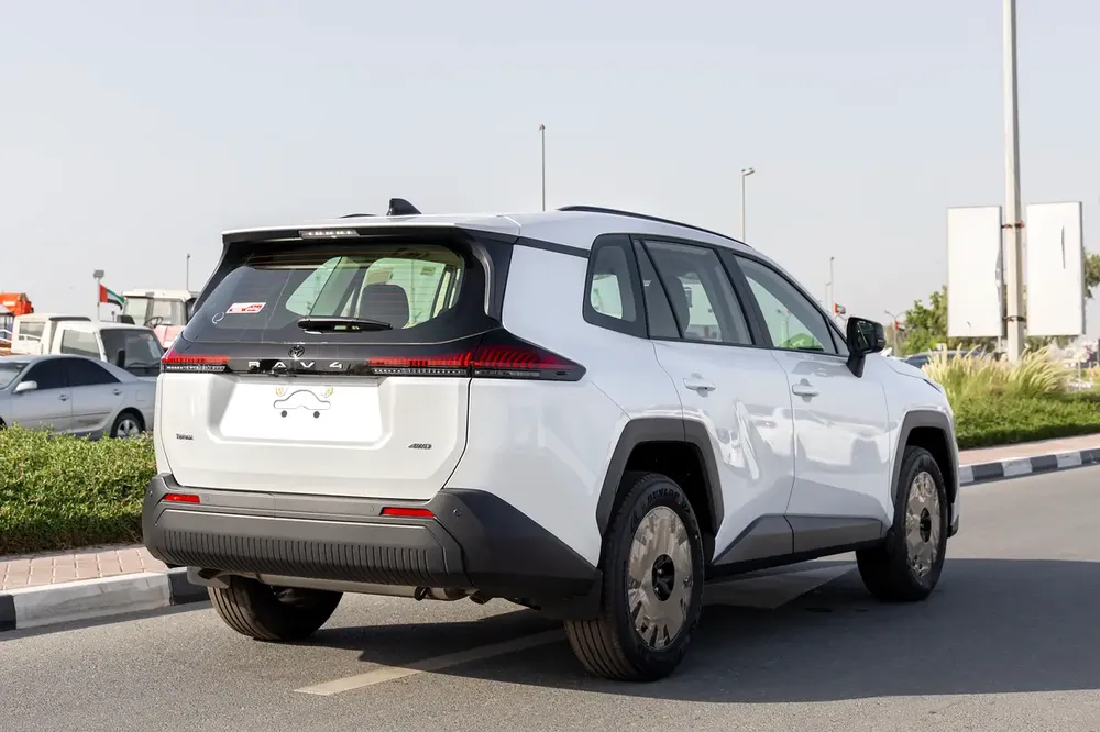 Toyota RAV4 XLE | 2026 | GCC | BRAND NEW | AWD | V4 2.0L | White | (EXPORT) - Image 4