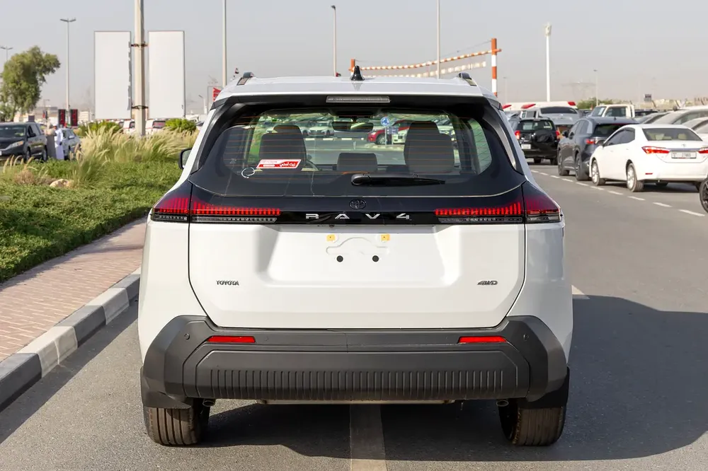 Toyota RAV4 XLE | 2026 | GCC | BRAND NEW | AWD | V4 2.0L | White | (EXPORT) - Image 5