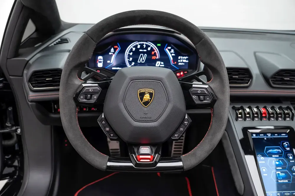GCC SPECS ULTIMATE MOTORS WARRANTY/SERVICE - 2023 LAMBORGHINI HURACAN EVO SPYDER - Image 8
