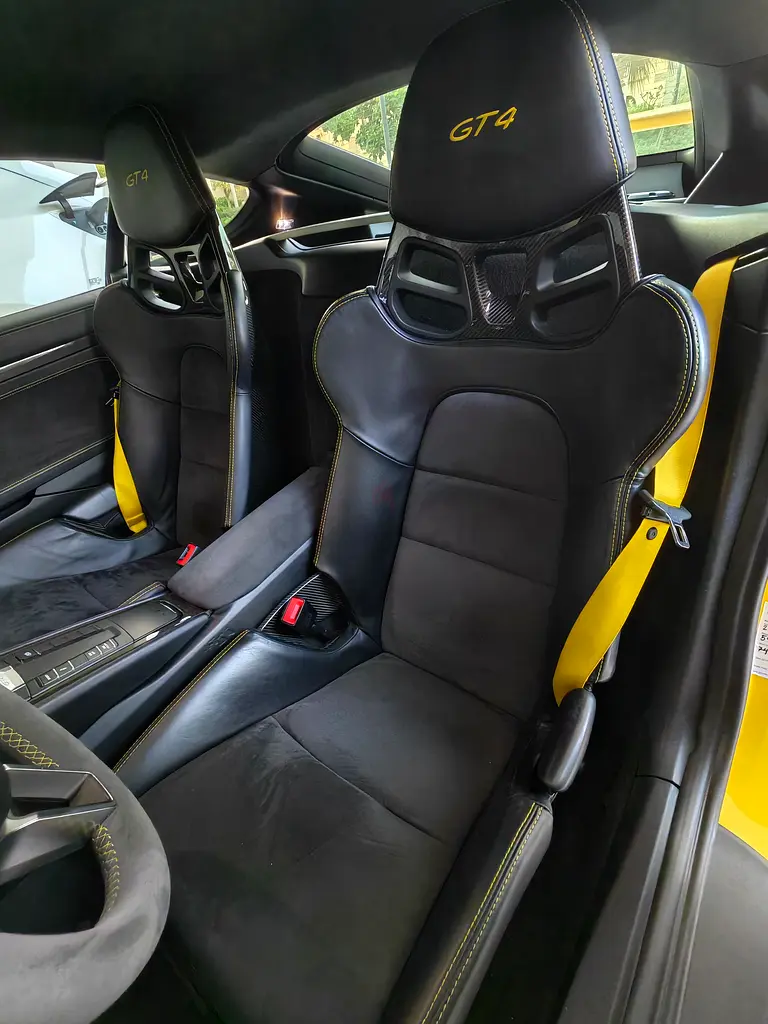 Porsche Cayman GT4 - Image 9