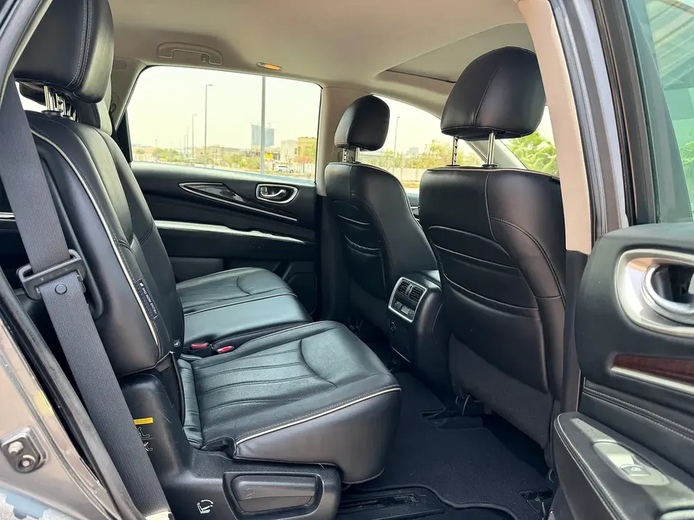 Infiniti QX60 Luxury 2018 - GCC Specs - Excellent Condition - Image 6