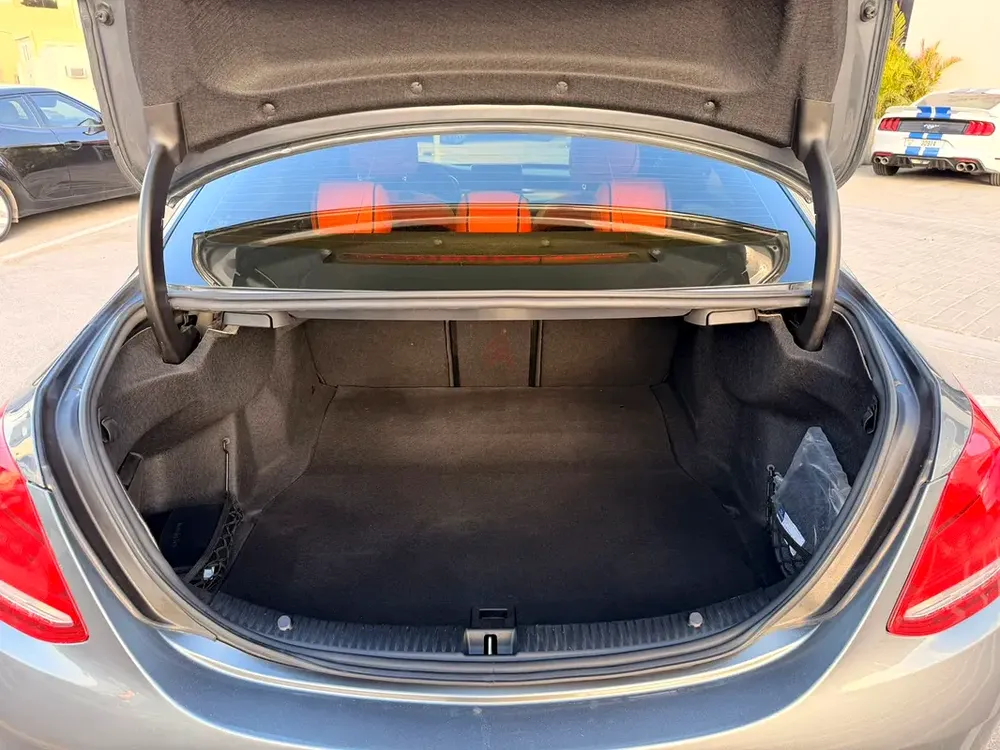 2018 Mercedes-Benz C-Class C300 - Excellent Condition - Image 11