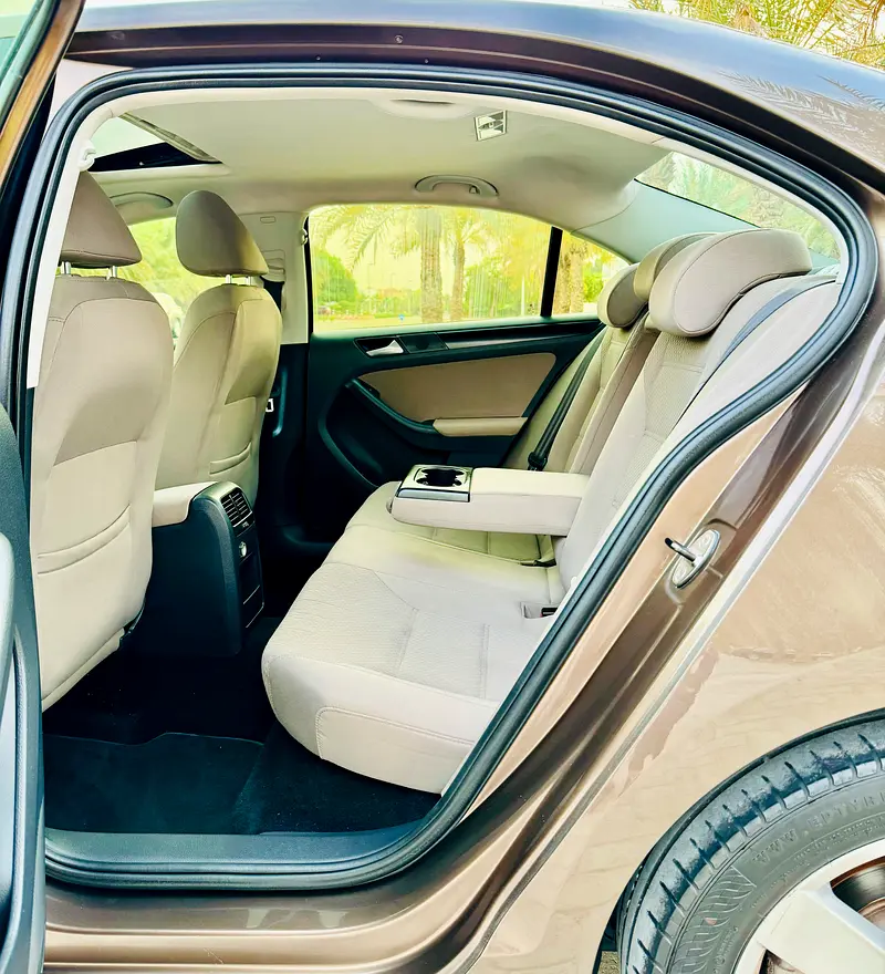 2012 VOLKSWAGEN JETTA 2.0L GCC SPECIFICATION FULL OPTION IN EXCELLENT CONDITION - Image 13
