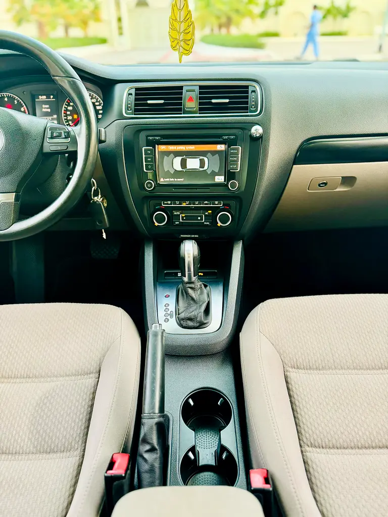 2012 VOLKSWAGEN JETTA 2.0L GCC SPECIFICATION FULL OPTION IN EXCELLENT CONDITION - Image 17