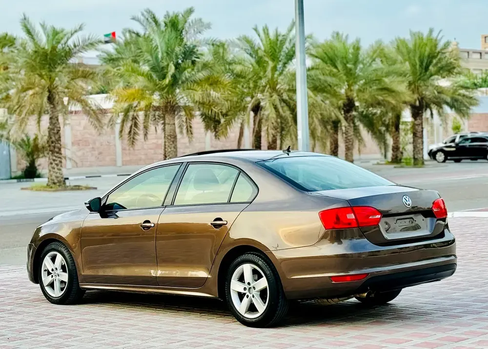 2012 VOLKSWAGEN JETTA 2.0L GCC SPECIFICATION FULL OPTION IN EXCELLENT CONDITION - Image 4
