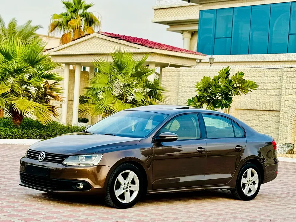 2012 VOLKSWAGEN JETTA 2.0L GCC SPECIFICATION FULL OPTION IN EXCELLENT CONDITION - Image 5