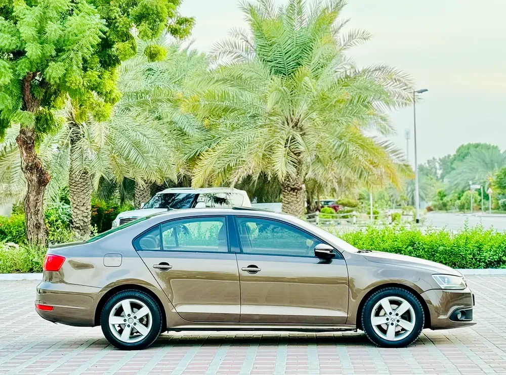 2012 VOLKSWAGEN JETTA 2.0L GCC SPECIFICATION FULL OPTION IN EXCELLENT CONDITION - Image 6
