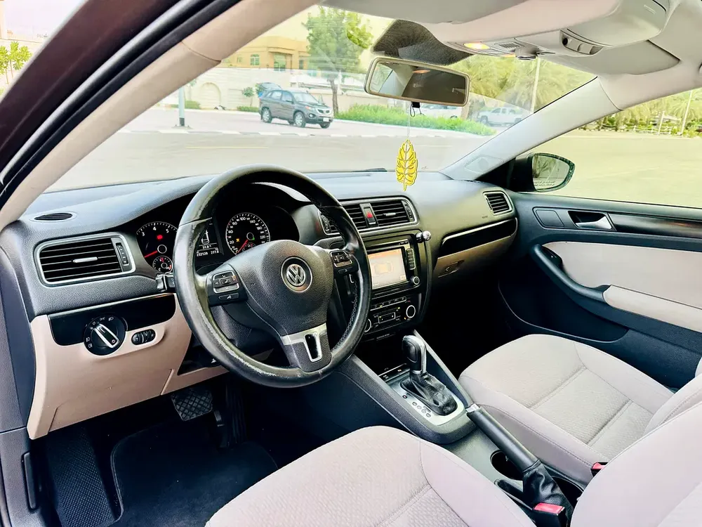 2012 VOLKSWAGEN JETTA 2.0L GCC SPECIFICATION FULL OPTION IN EXCELLENT CONDITION - Image 9