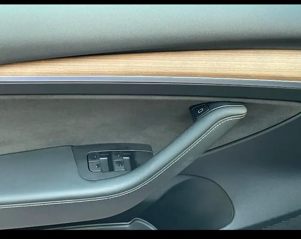 TESLA MODEL 3 PERFORMANCE - GCC SPECS - UNDER WARRANTY - FULL SERVICE HISTORY - ACCIDENT FREE - - Image 13