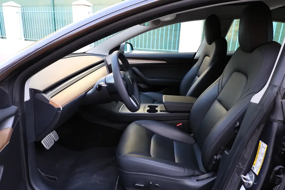 TESLA MODEL 3 PERFORMANCE - GCC SPECS - UNDER WARRANTY - FULL SERVICE HISTORY - ACCIDENT FREE - - Image 14