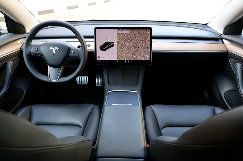 TESLA MODEL 3 PERFORMANCE - GCC SPECS - UNDER WARRANTY - FULL SERVICE HISTORY - ACCIDENT FREE - - Image 17