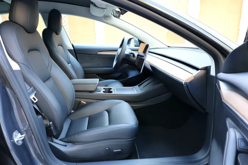 TESLA MODEL 3 PERFORMANCE - GCC SPECS - UNDER WARRANTY - FULL SERVICE HISTORY - ACCIDENT FREE - - Image 18