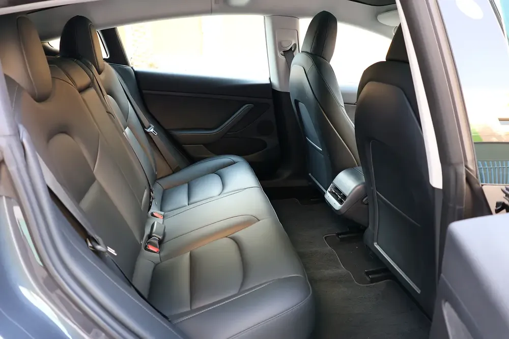 TESLA MODEL 3 PERFORMANCE - GCC SPECS - UNDER WARRANTY - FULL SERVICE HISTORY - ACCIDENT FREE - - Image 19