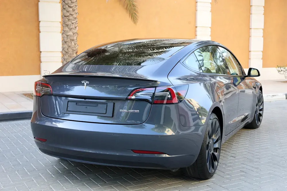 TESLA MODEL 3 PERFORMANCE - GCC SPECS - UNDER WARRANTY - FULL SERVICE HISTORY - ACCIDENT FREE - - Image 4