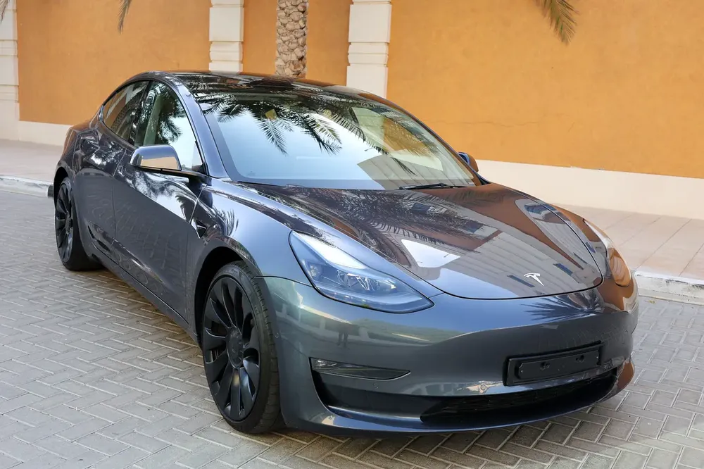 TESLA MODEL 3 PERFORMANCE - GCC SPECS - UNDER WARRANTY - FULL SERVICE HISTORY - ACCIDENT FREE - - Image 5