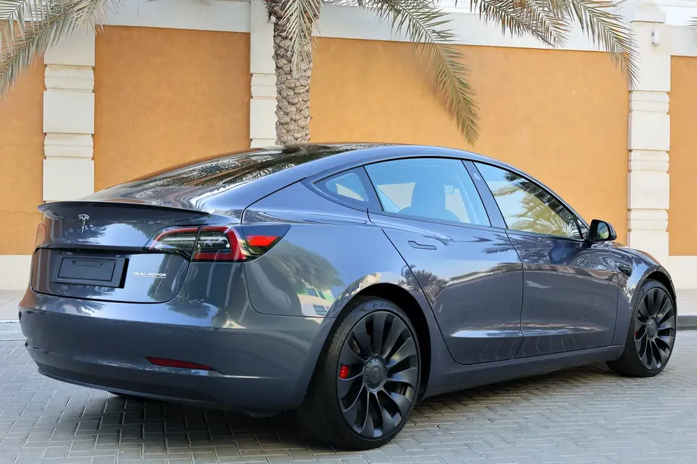 TESLA MODEL 3 PERFORMANCE - GCC SPECS - UNDER WARRANTY - FULL SERVICE HISTORY - ACCIDENT FREE - - Image 8