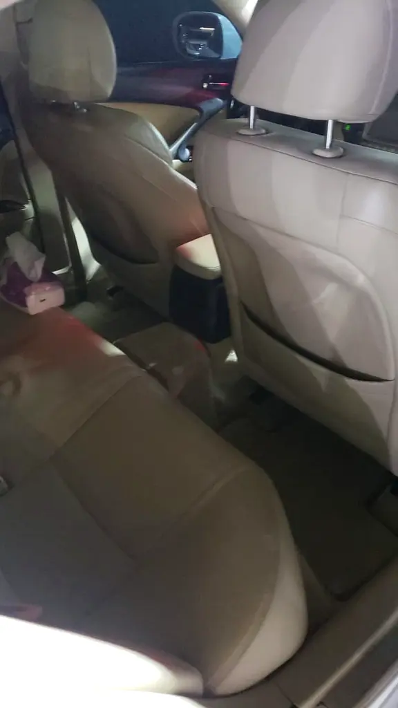 Lexus IS 300, 2007, GCC Specs - Reliable and Well-Maintained 1 year insurance 1 year car license. - Image 8