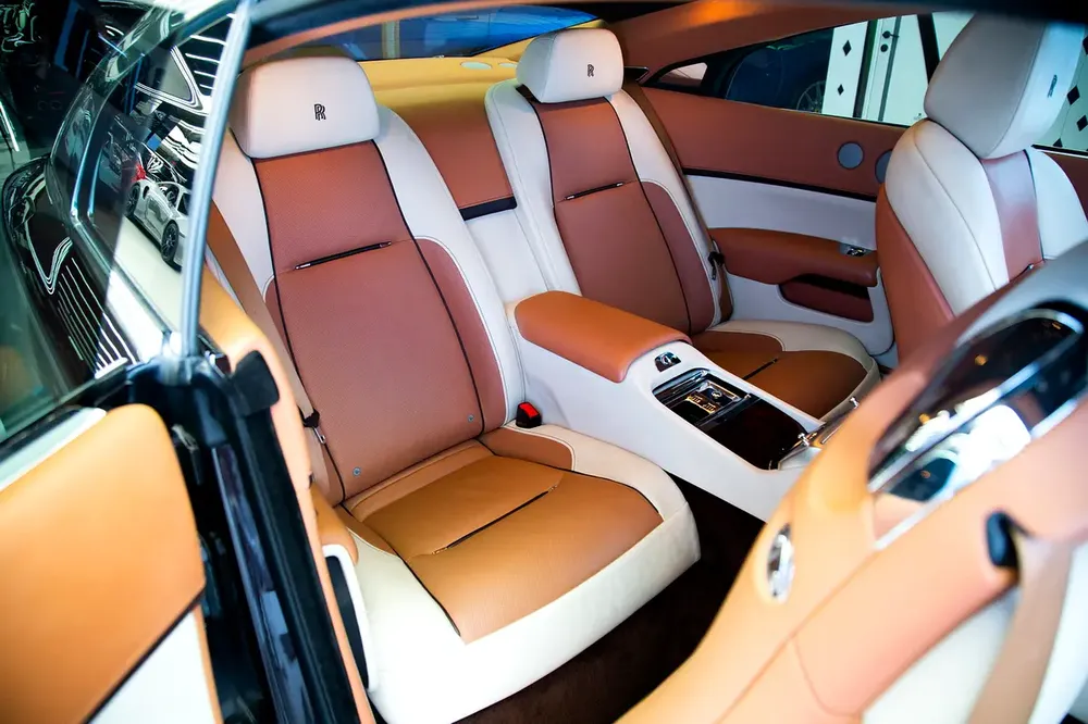 4 BUTTONS | TWO TONE INTERIOR | STARLIGHT | WRAITH - Image 12