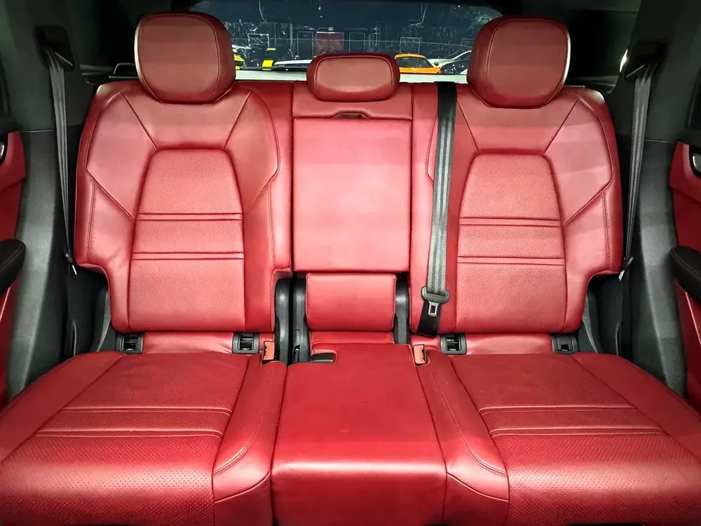 Porsche Cayenne S 2019 GCC specs for 175,000.00 AED - Image 20