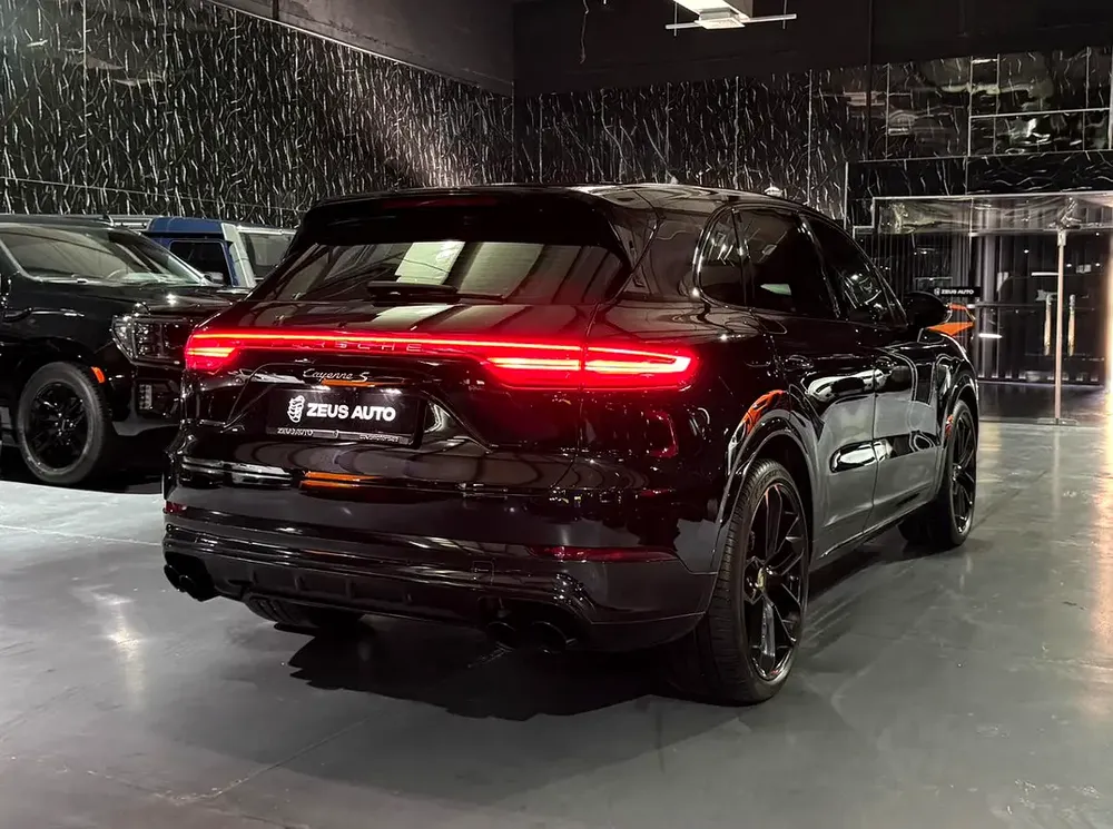 Porsche Cayenne S 2019 GCC specs for 175,000.00 AED - Image 4