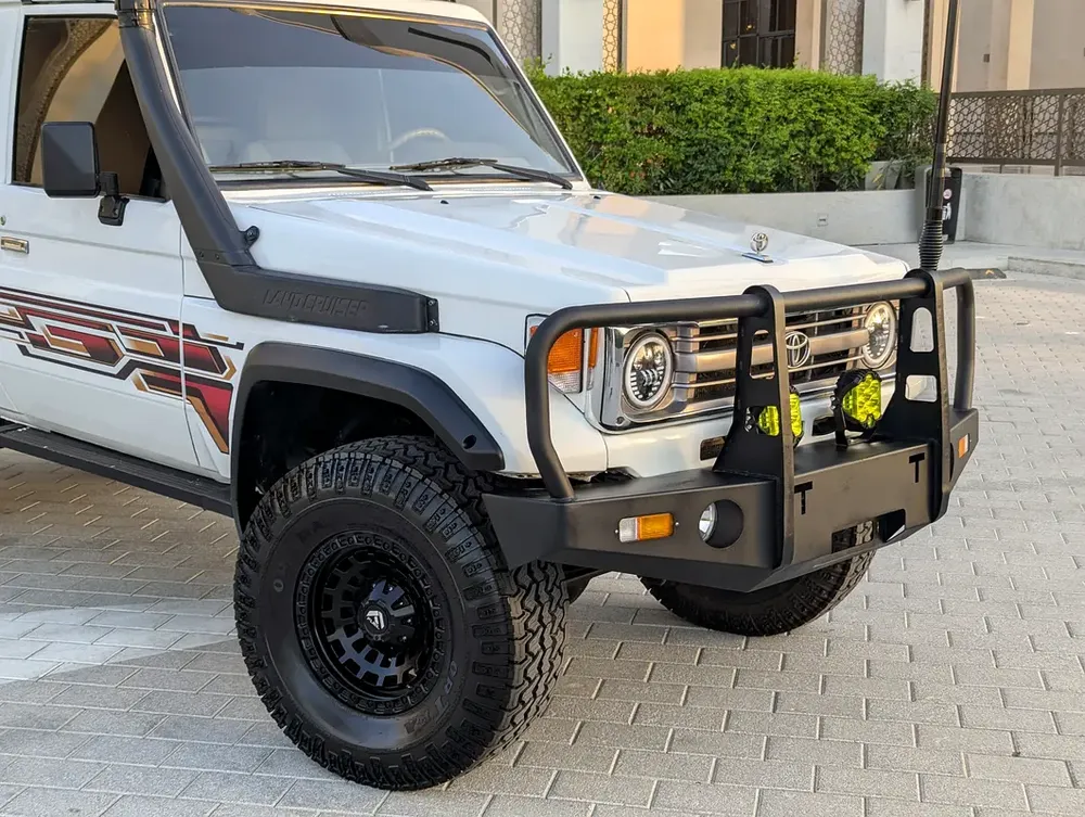 Toyota Land Cruiser 70 Series DIESEL LC 79 LX 2000 GCC Specs - Image 10