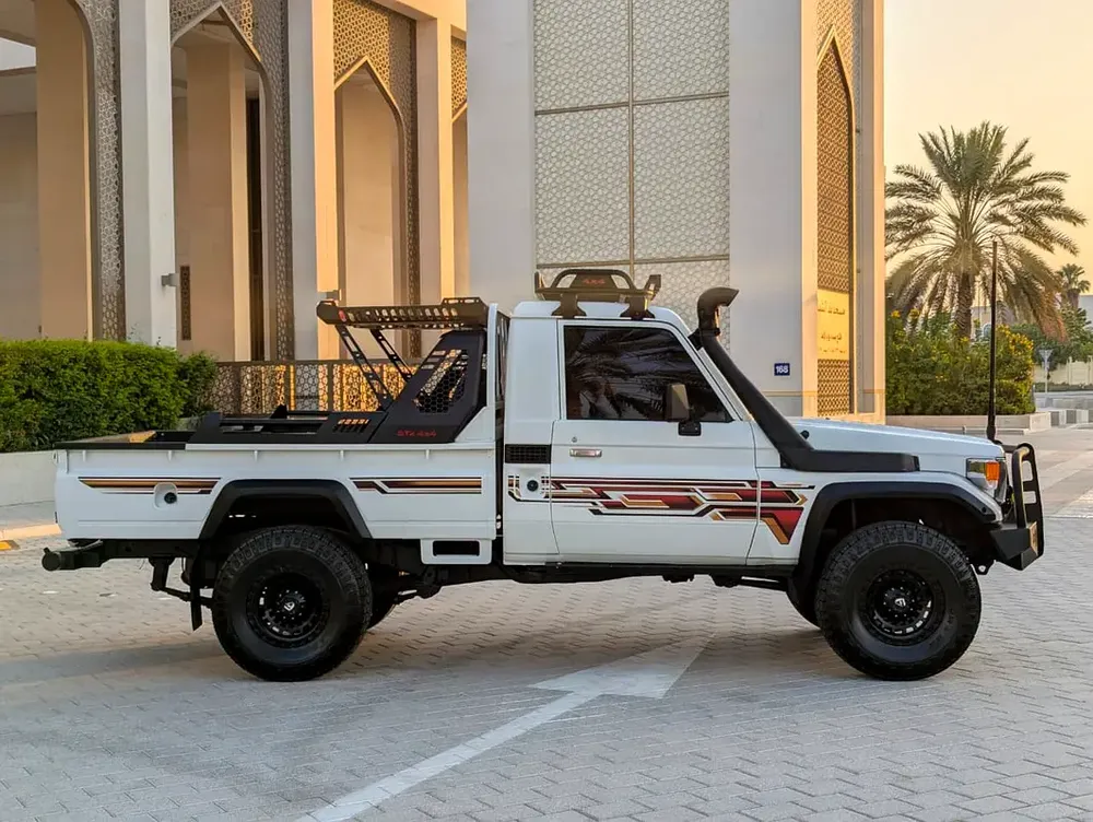 Toyota Land Cruiser 70 Series DIESEL LC 79 LX 2000 GCC Specs - Image 14