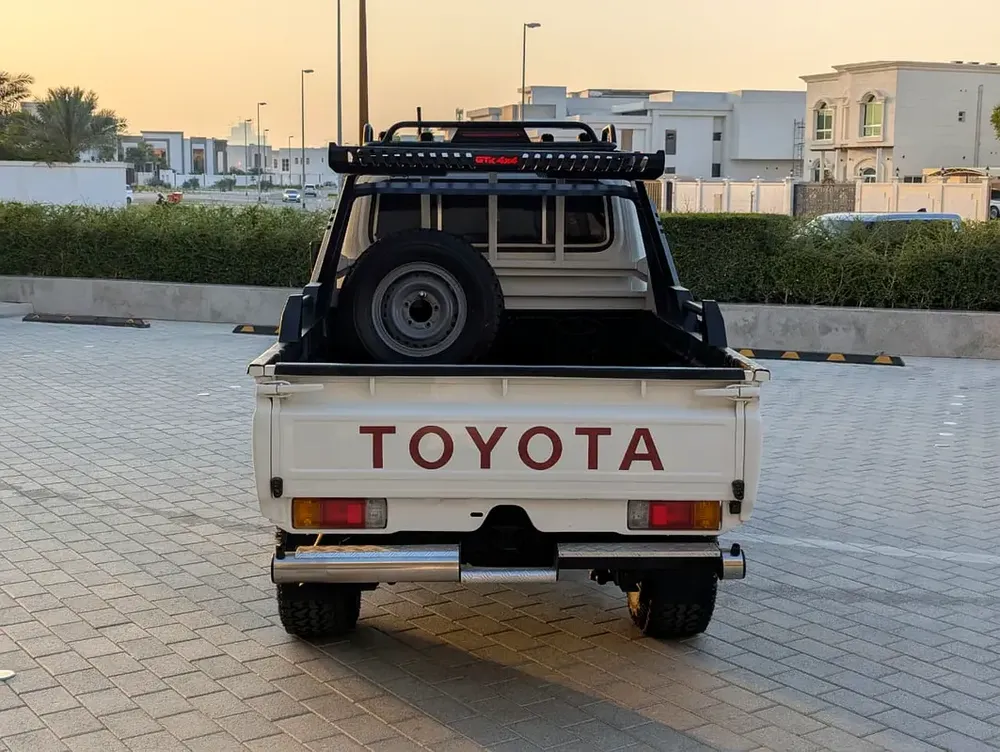 Toyota Land Cruiser 70 Series DIESEL LC 79 LX 2000 GCC Specs - Image 15