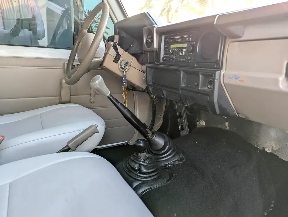 Toyota Land Cruiser 70 Series DIESEL LC 79 LX 2000 GCC Specs - Image 5