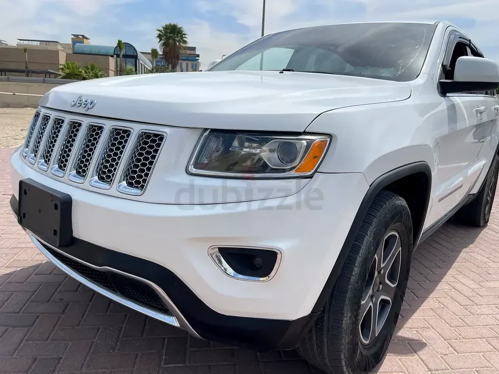 Jeep Grand Cherokee Laredo 2014 | Well Maintained | American Specs - Image 4
