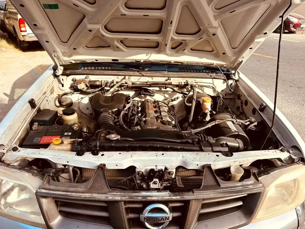 Nissan Pickup - Image 11