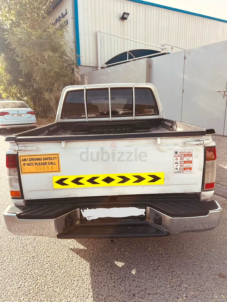 Nissan Pickup - Image 5