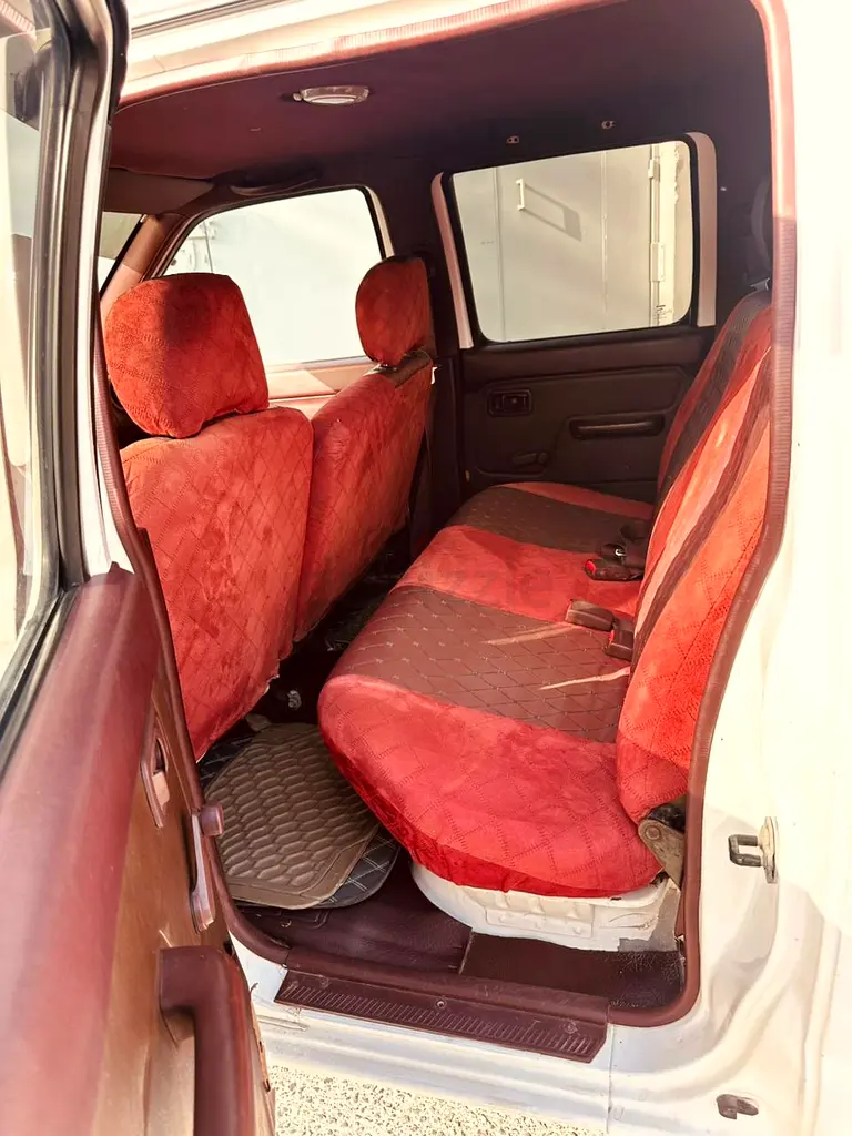 Nissan Pickup - Image 7