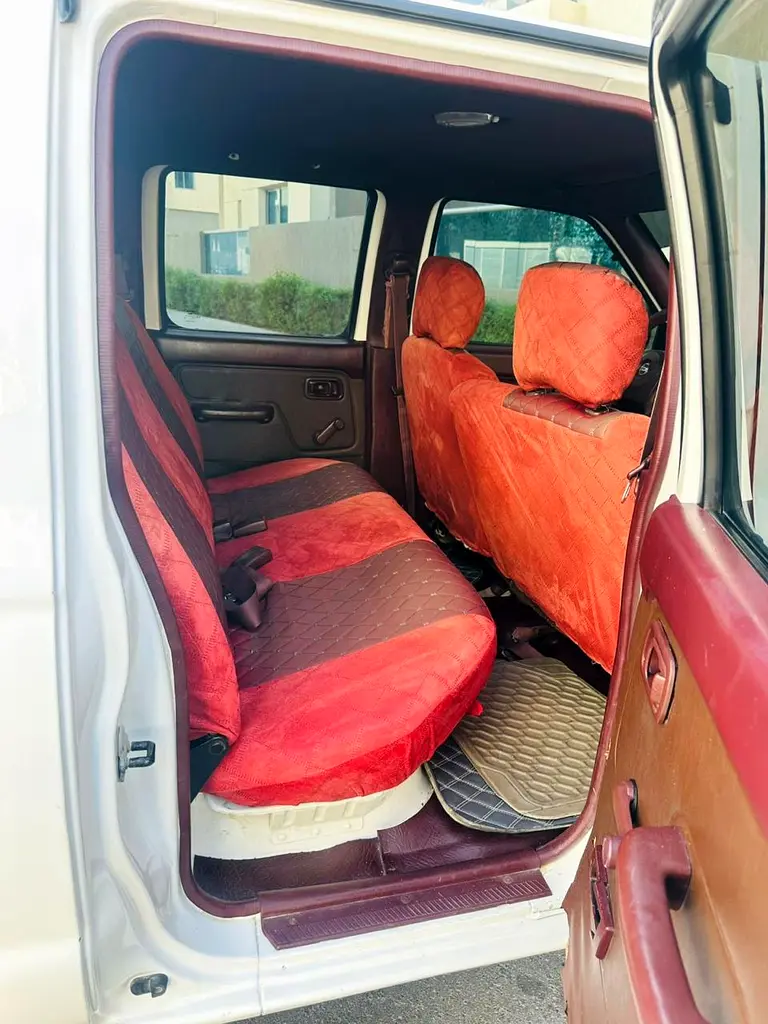 Nissan Pickup - Image 8