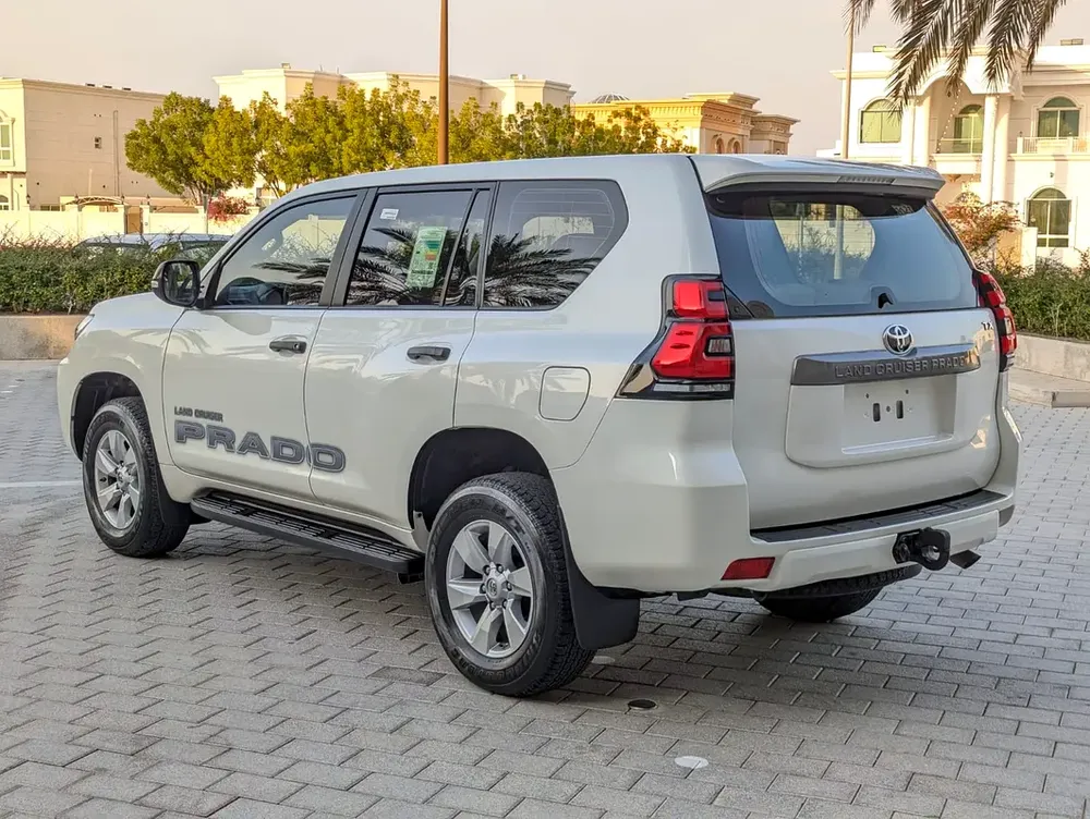 TOYOTA PRADO 2023 V4 2.7L ORIGINAL PAINT ACCIDENT FREE IN EXCELLENT CONDITION - Image 12